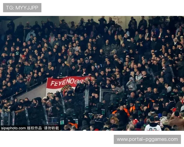 斯图加特逆转法兰克福战术板：三中场控制成关键